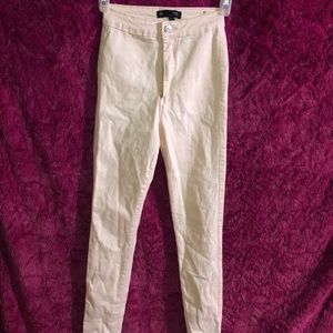 High waisted jeans 🌻